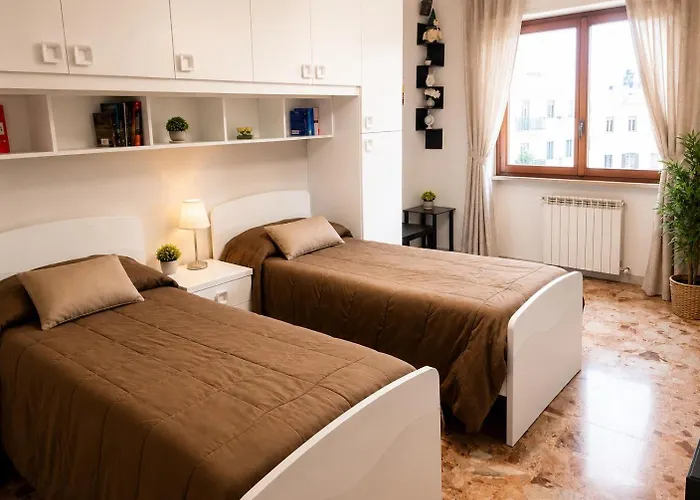 Apartamento Modern 2 Bedroom Flat With Private Parking -