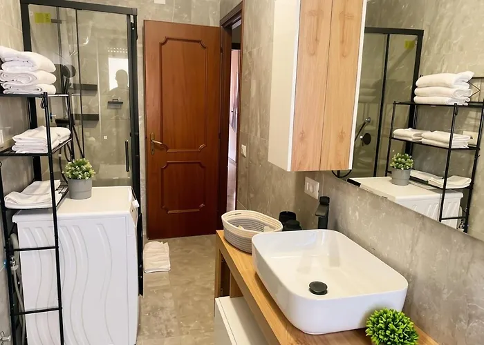 Apartamento Modern 2 Bedroom Flat With Private Parking - *