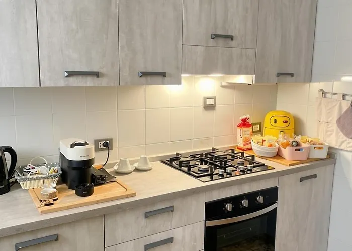Modern 2 Bedroom Flat With Private Parking - *